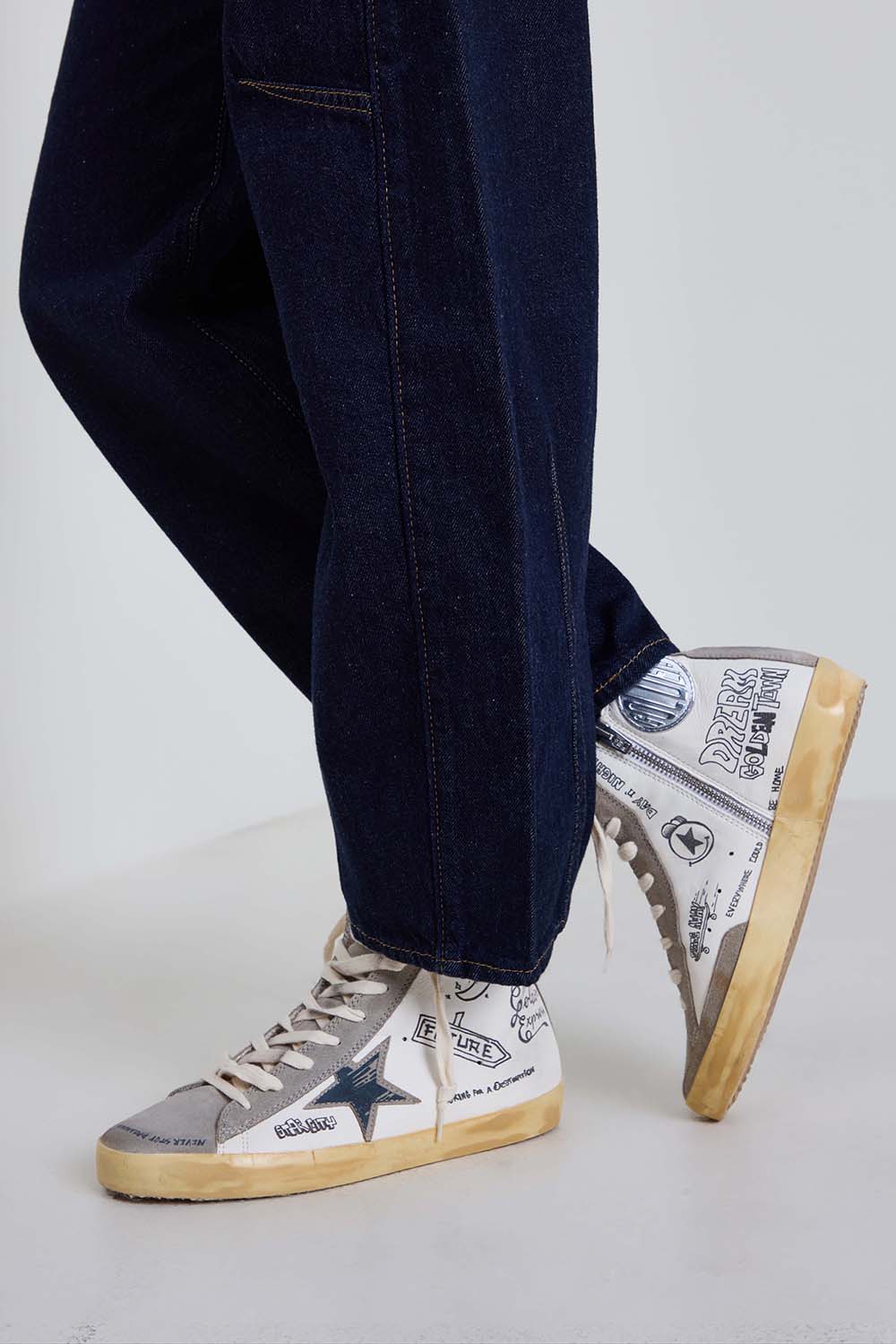 תמונת כל הלוק של נעלי סניקרס פרנצ'י